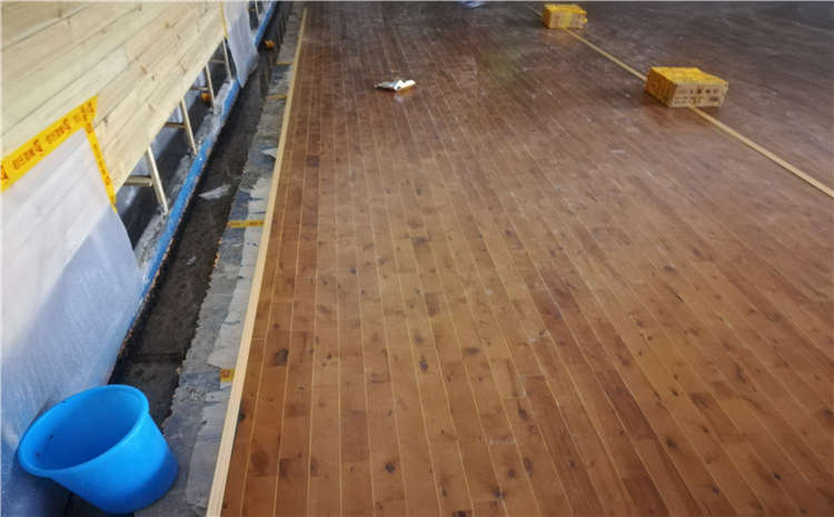 專業的運動體育地板多少錢一平米？