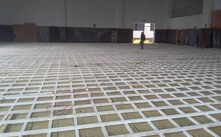 五角楓風雨操場地板一般多少錢？