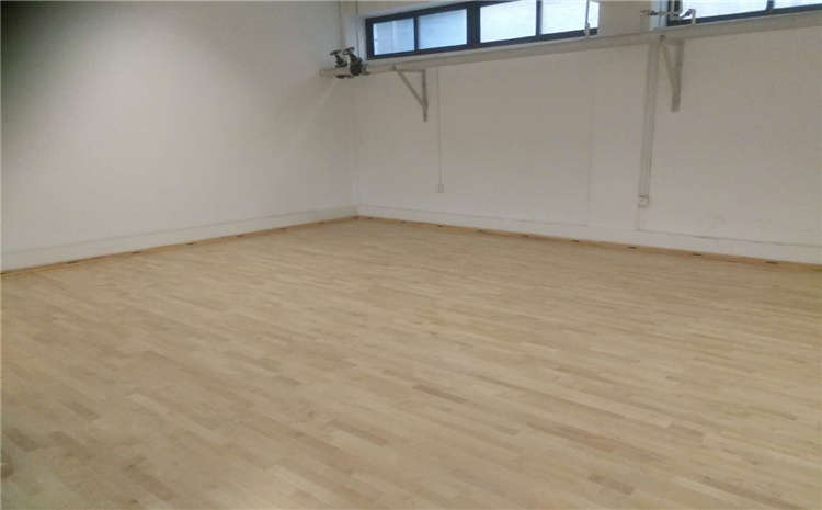 五角楓籃球運動地板廠家去哪找？